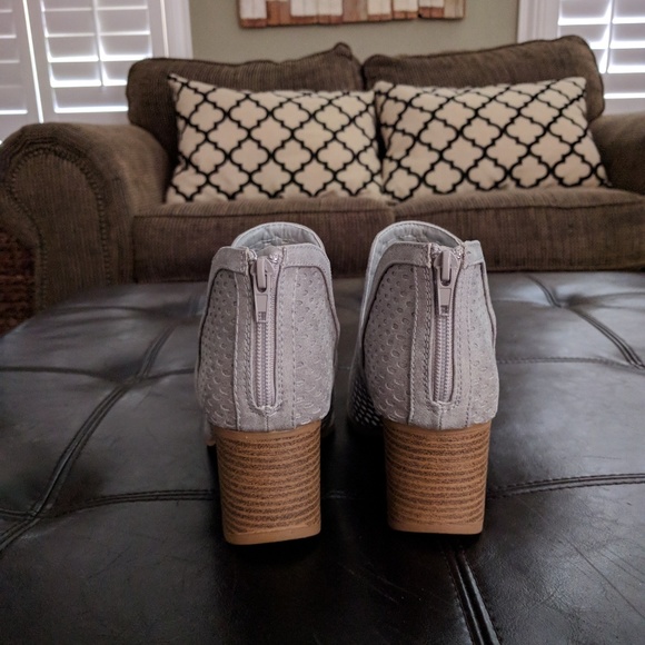 *1 LEFT!*🌷HP 9/18🌷 PERFORATED PEEP-TOE BOOTIES - Picture 7 of 7